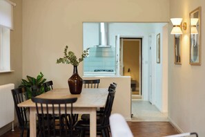 Dining - West of Brick & Bloom (Greater London)