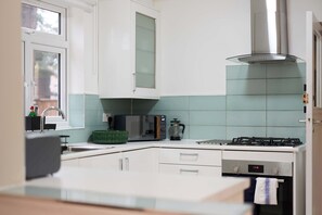Fridge, microwave, dishwasher, electric kettle - West of Brick & Bloom (Greater London)