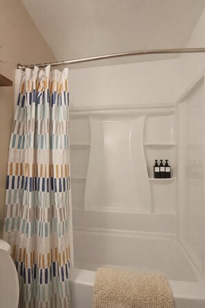 Hair dryer, bidet, towels, soap - Payne Place 2 (Las Cruces)