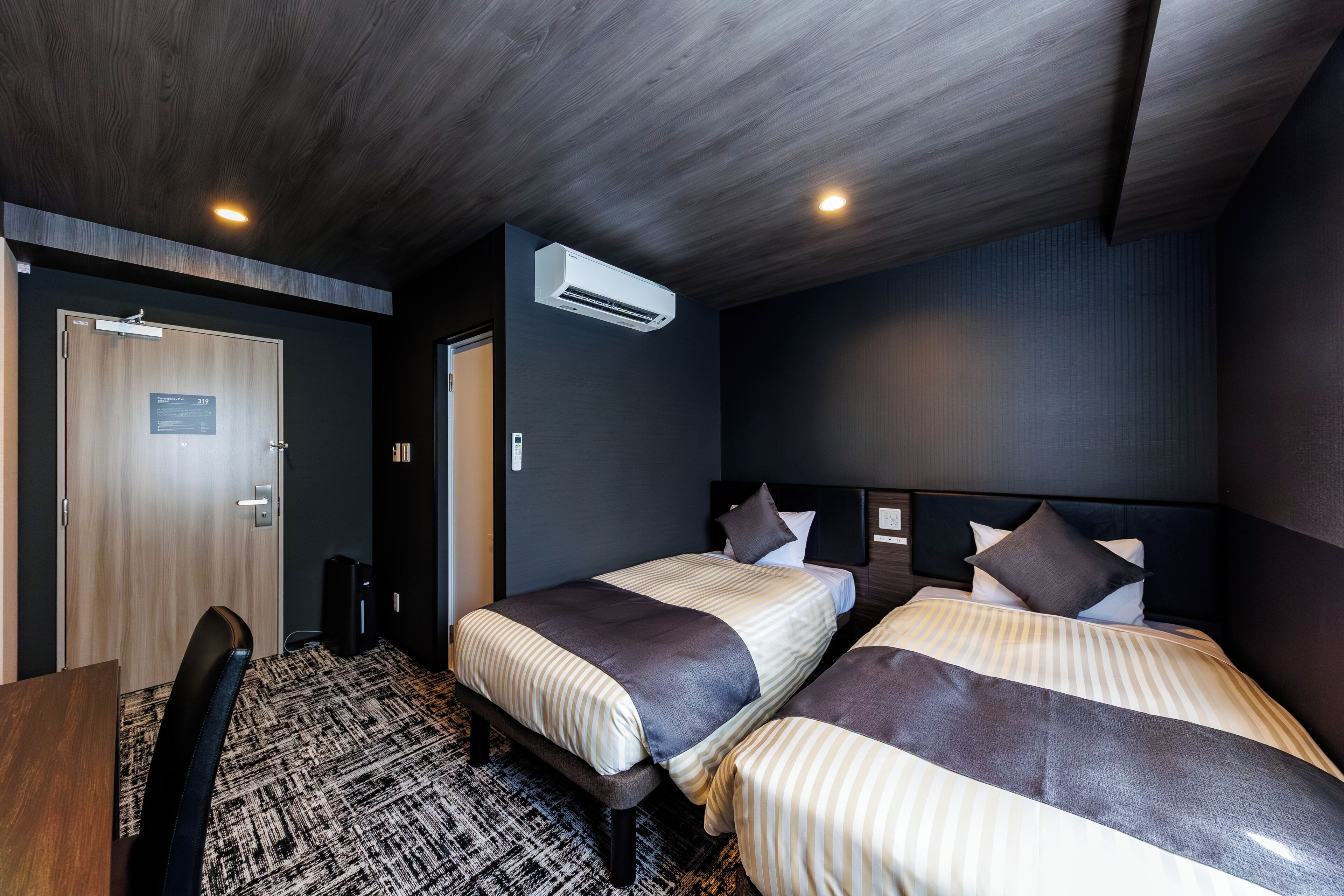 Twin Room, Non Smoking | In-room safe, desk, laptop workspace, bed sheets