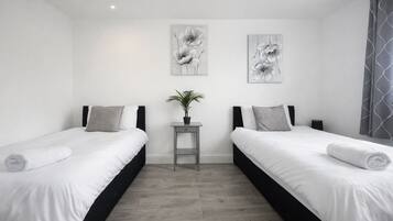 2 bedrooms, iron/ironing board, WiFi, bed sheets