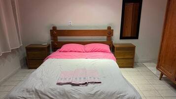 2 quartos, ferros/tábuas de passar roupa, Wi-Fi, roupa de cama