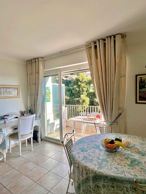 Dining - OHANA, quiet  near the sea (Cannes)