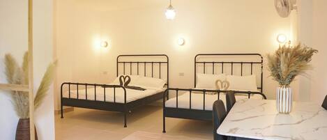Deluxe Twin Room | In-room safe, blackout drapes, iron/ironing board, free WiFi