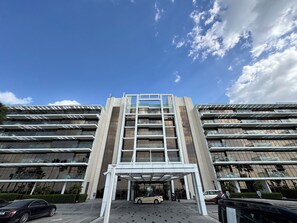 Exterior - PVH - The8 - Opulent 3BR - Beach Access (Dubai)