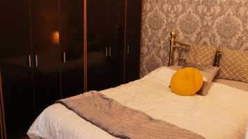 2 chambres, fer et planche à repasser, accès Internet