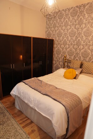 2 chambres, fer et planche à repasser, accès Internet