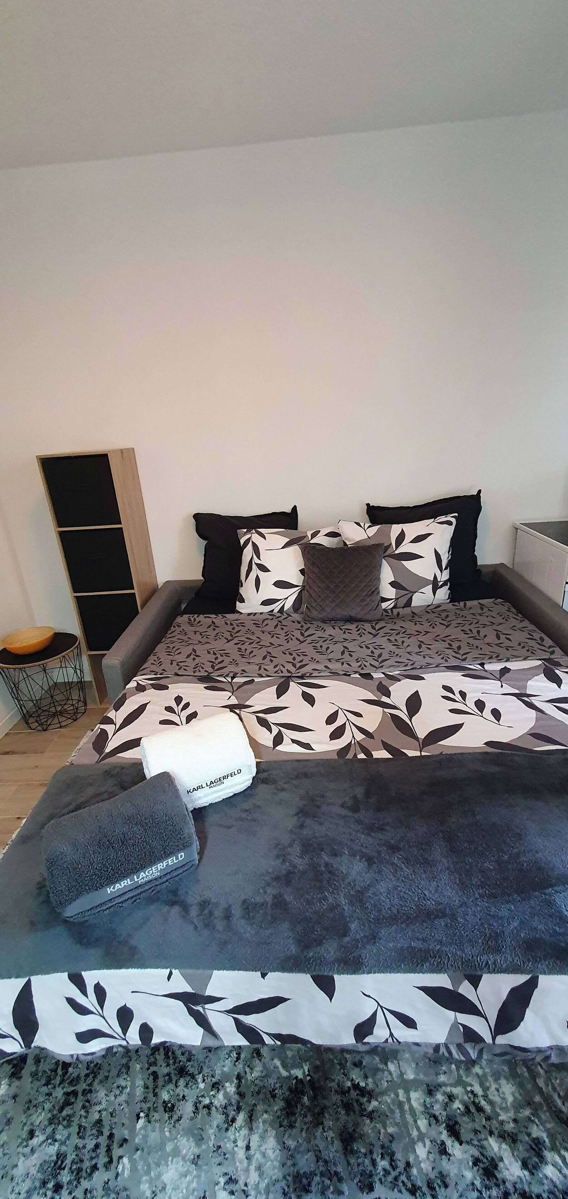 1 bedroom, iron/ironing board, Internet, bed sheets