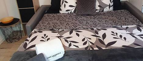 1 bedroom, iron/ironing board, Internet, bed sheets