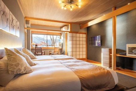 Desk, free WiFi, bed sheets. JapaneseWestern style twin room Hollywood twin / Towada Aomori