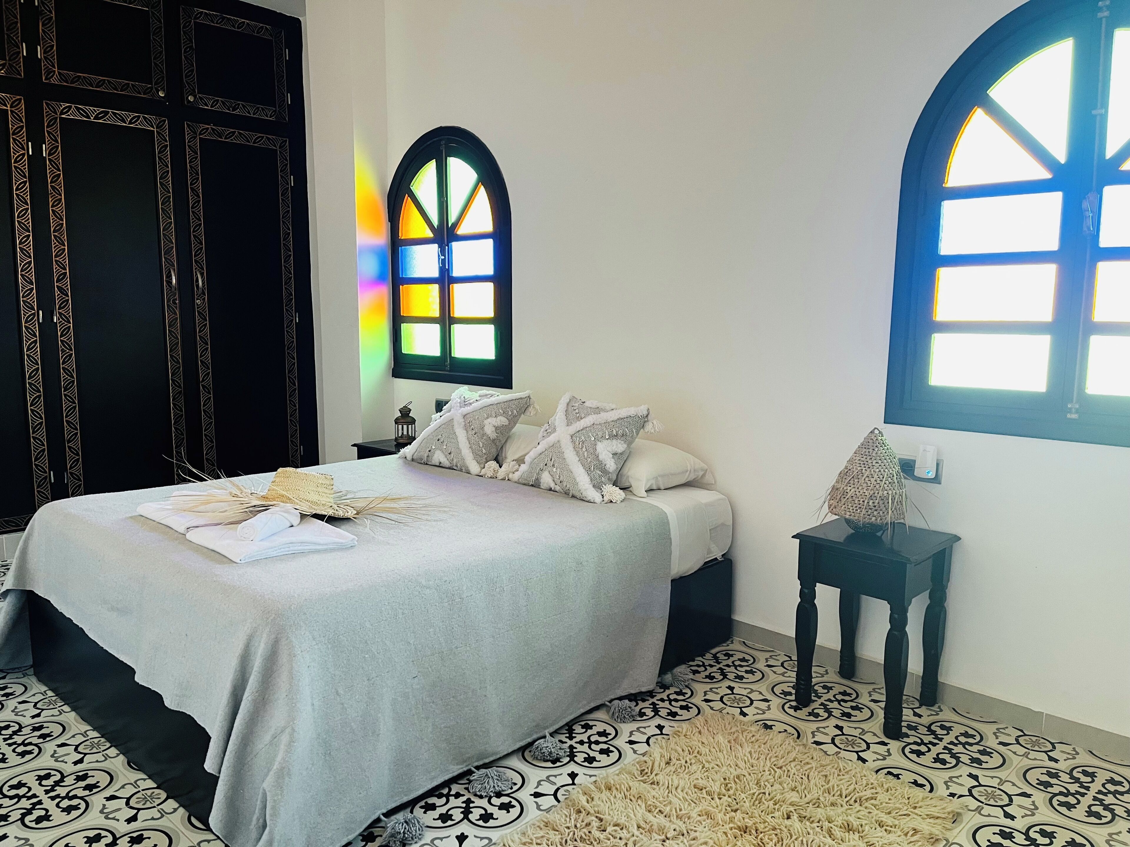 Deluxe Suite, 1 King Bed, Private Bathroom | Free WiFi