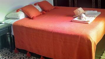 Dobbeltrom – comfort, 1 kingsize-seng, privat bad, bassengutsikt | Wi-fi (inkludert)