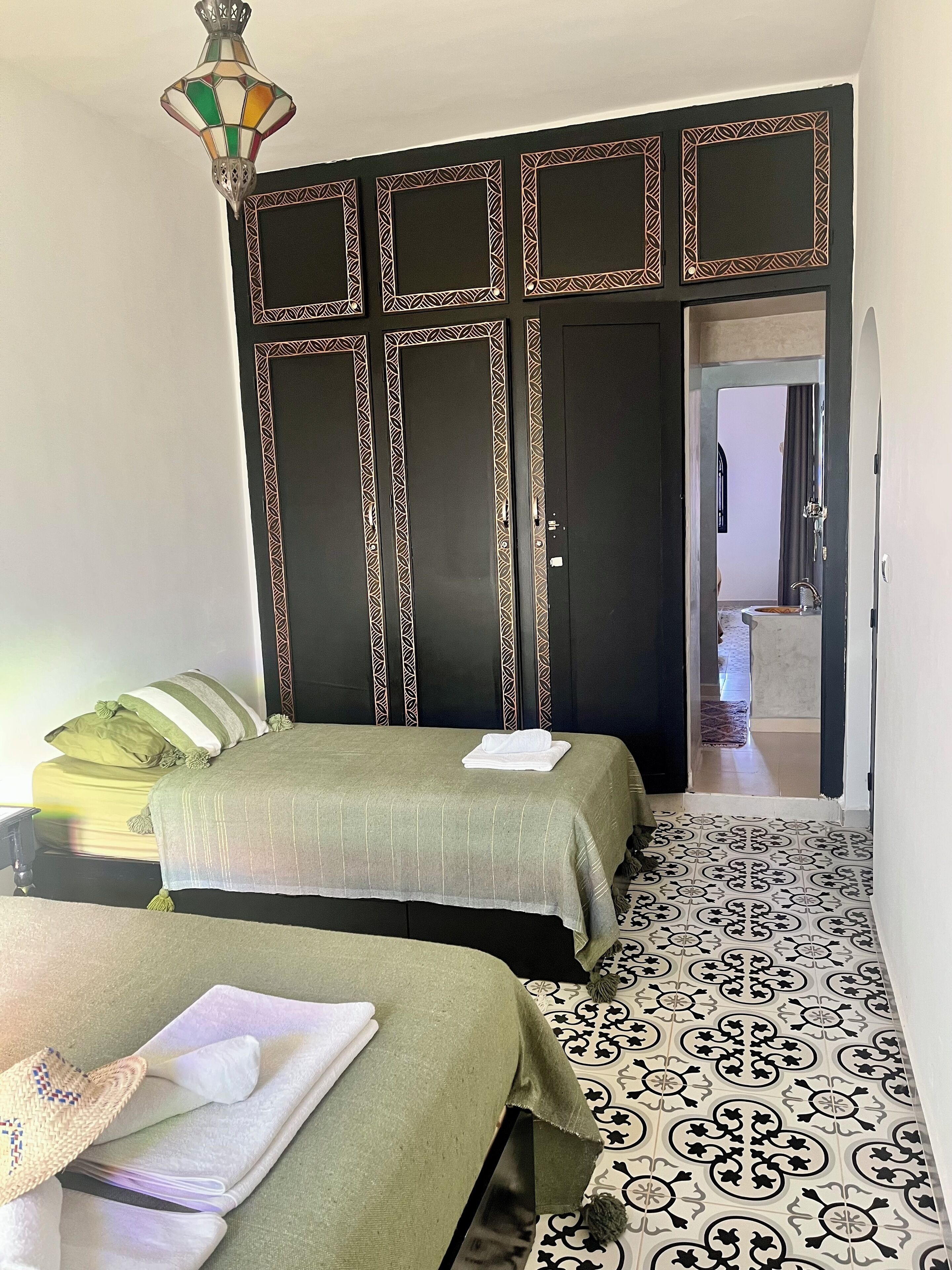 Familierom, privat bad, bassengutsikt | Wi-fi (inkludert)