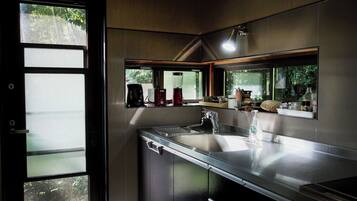 Fridge, microwave, stovetop, cookware/dishes/utensils