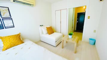 Iron/ironing board, bed sheets