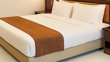 Familie suite | Een bureau, een laptopwerkplek, een strijkplank/strijkijzer, gratis wifi