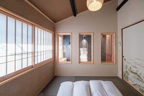Desk, iron/ironing board, free WiFi, bed sheets - Chiyo Shizutei | Traditional townhouse inn overloo / Higashiyama Ward, Kyoto City Kyōto (Higashiyama Ward, Kyoto City)