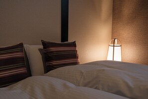 Desk, iron/ironing board, free WiFi, bed sheets - Chiyo Shizutei | Traditional townhouse inn overloo / Higashiyama Ward, Kyoto City Kyōto (Higashiyama Ward, Kyoto City)