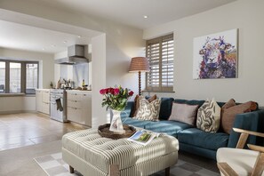 Interior - Beautifully presented dog friendly holiday home - The Fleece House (Stow-on-the-Wold)