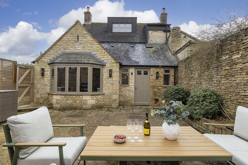 Beautifully presented dog friendly holiday home - The Fleece House