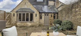 Beautifully presented dog friendly holiday home - The Fleece House