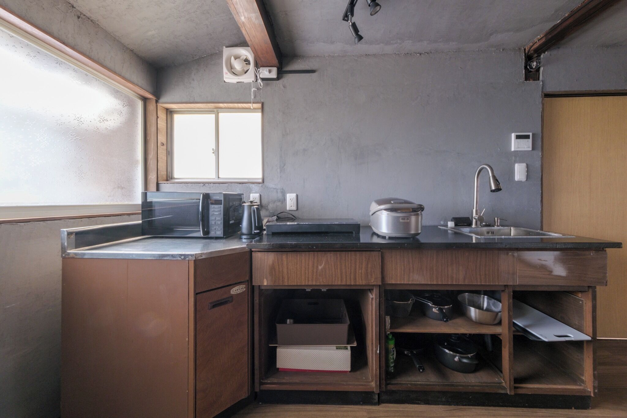 Fridge, microwave, stovetop, cookware/dishes/utensils