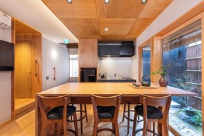 Fridge, microwave, stovetop, cookware/dishes/utensils - Ichinen | One Thought / Kyoto City Kyōto (Kyoto City)