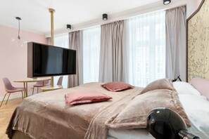 Iron/ironing board, travel cot, WiFi, bed sheets - Stylish Studio | Heart of the Old Town, Close to Attractions (Gdańsk)