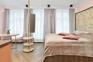 Iron/ironing board, travel cot, WiFi, bed sheets - Stylish Studio | Heart of the Old Town, Close to Attractions (Gdańsk)