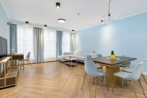 TV, offices - Elegant Apartment in the Heart of Gdansk | Two Bedrooms (Gdańsk)