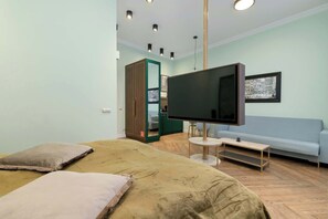 Iron/ironing board, travel cot, WiFi, bed sheets - Artistic Studio in the Heart of Gdansk | Close to Neptune's Fountain (Gdańsk)