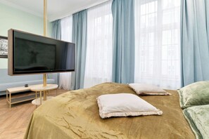 Iron/ironing board, travel cot, WiFi, bed sheets - Artistic Studio in the Heart of Gdansk | Close to Neptune's Fountain (Gdańsk)