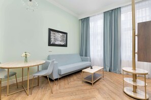 TV - Artistic Studio in the Heart of Gdansk | Close to Neptune's Fountain (Gdańsk)