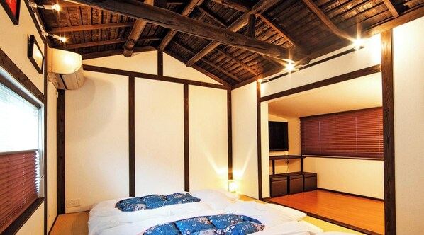 Desk, free WiFi, bed sheets - Nonsmoking Rinn Kiyomizu Villa for 5 person Room only / Kyoto City Kyōto (Kyoto City)