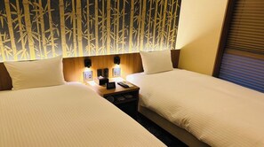 Escritorio, wifi gratis y ropa de cama 