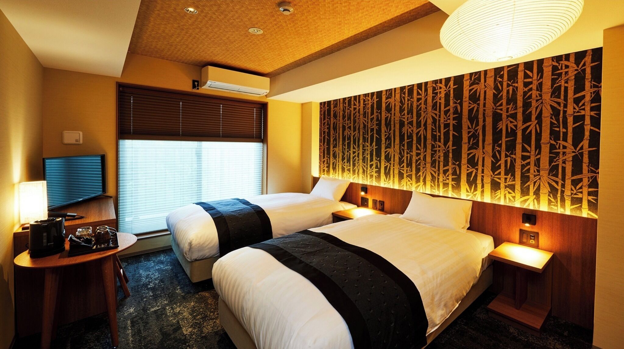 Työpöytä, ilmainen Wi-Fi, vuodevaatteet