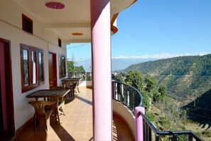 Double Room | Outdoor dining - Hotel Taj Himalaya khirsu (Khirsu)