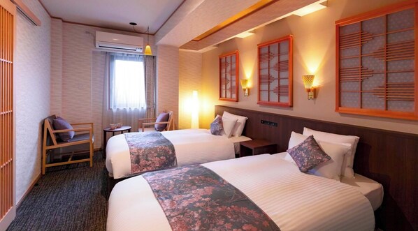 Escritorio, wifi gratis y ropa de cama 