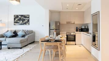 Appartement, balkon, uitzicht op park | Interieur