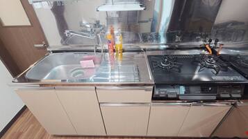 Fridge, microwave, stovetop, cookware/dishes/utensils