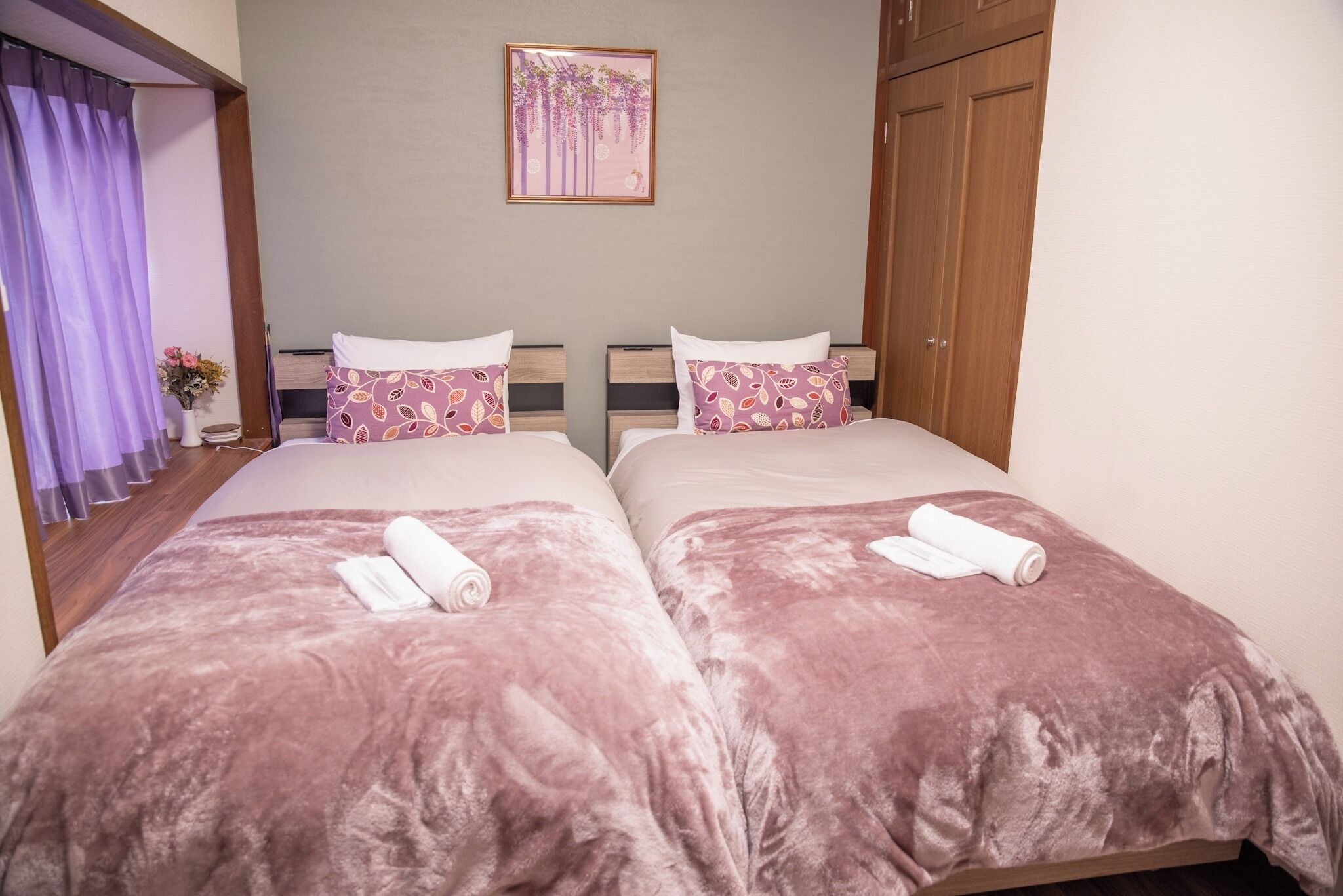 Desk, free WiFi, bed sheets