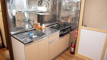 Fridge, microwave, stovetop, cookware/dishes/utensils