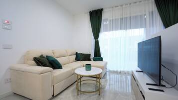 Apartment, Balcony, City View | Living area