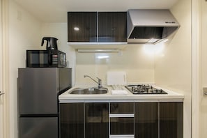 Fridge, microwave, stovetop, cookware/dishes/utensils - 402 About a 5minute walk from Nakamura Koen Stat / Nagoya City Aichi (Nagoya City)