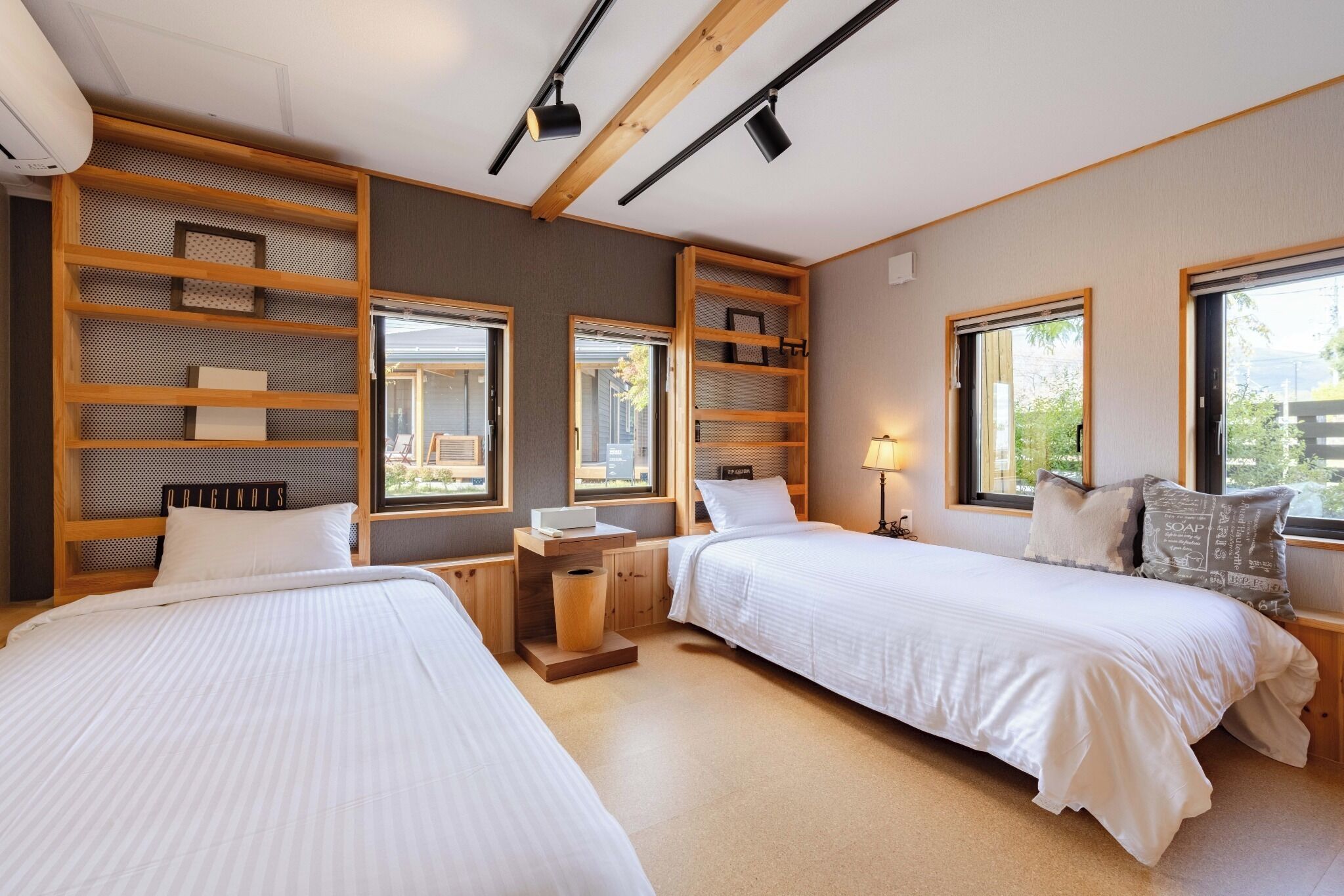 Desk, free WiFi, bed sheets