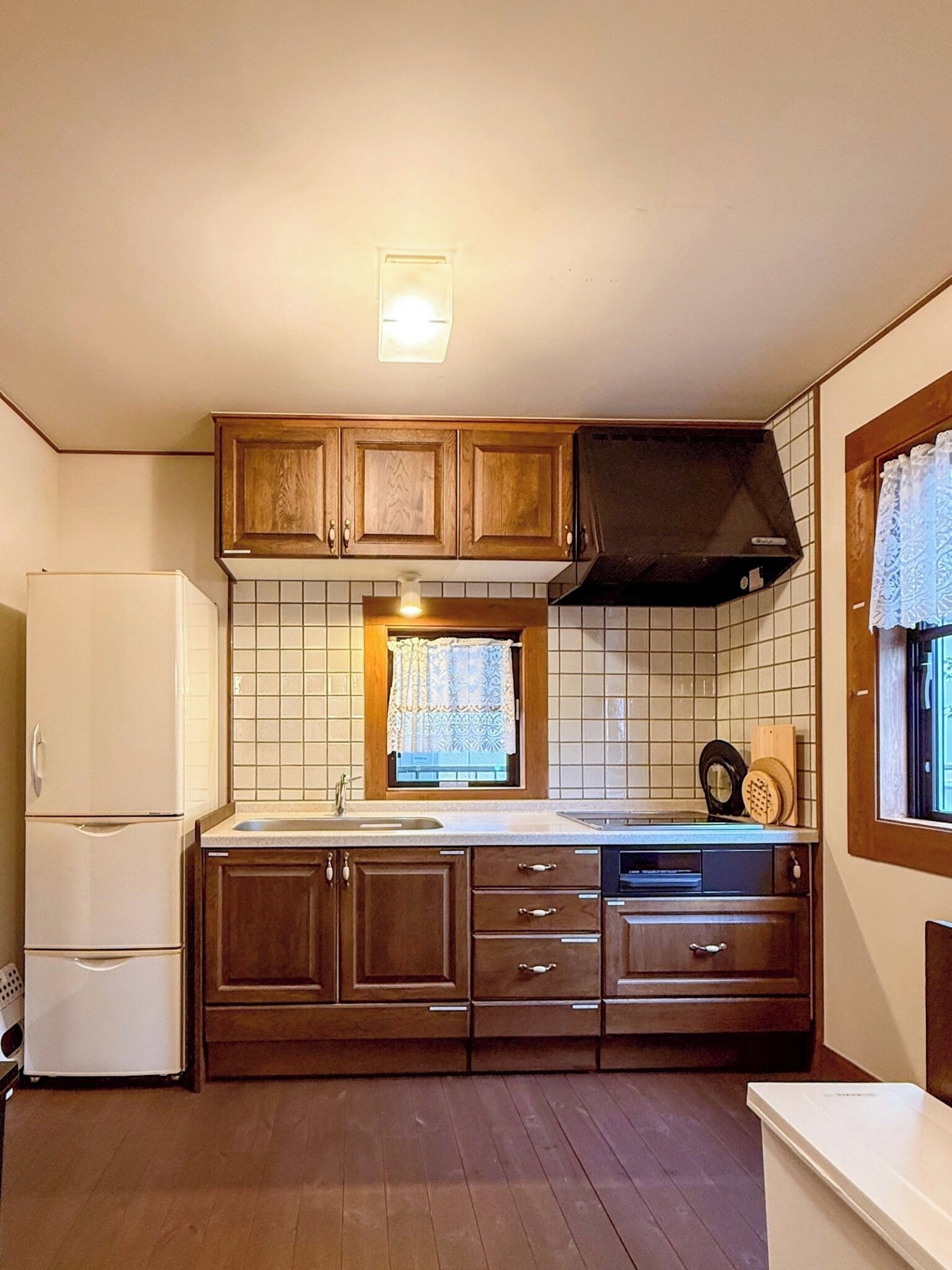 Fridge, microwave, stovetop, cookware/dishes/utensils