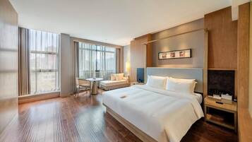 In-room safe, soundproofing, iron/ironing board, free WiFi