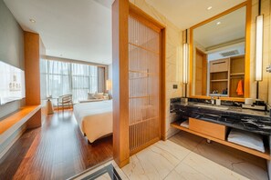 45-inch LED TV with cable channels, pay films, smart speakers - SSAW Hotel Guiyang Beijing Road Guiyi Subway Station (Guiyang)