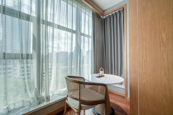 Superior Single Room, City View | Interior - SSAW Hotel Guiyang Beijing Road Guiyi Subway Station (Guiyang)