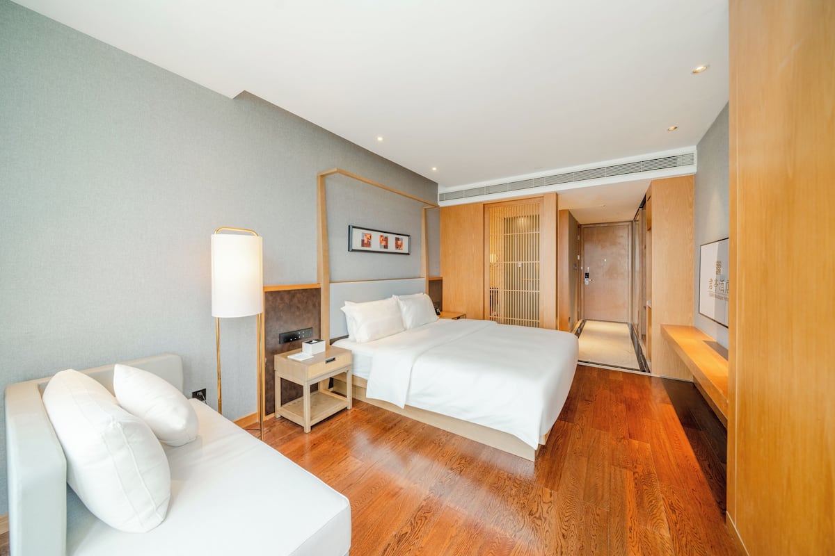 Business Single Room | In-room safe, soundproofing, iron/ironing board, free WiFi